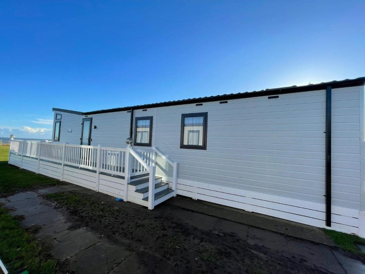 Beautiful Lodge With Full Sea Views At Broadland Sands In Suffolk Ref 20235Bs Hopton on Sea Exterior foto