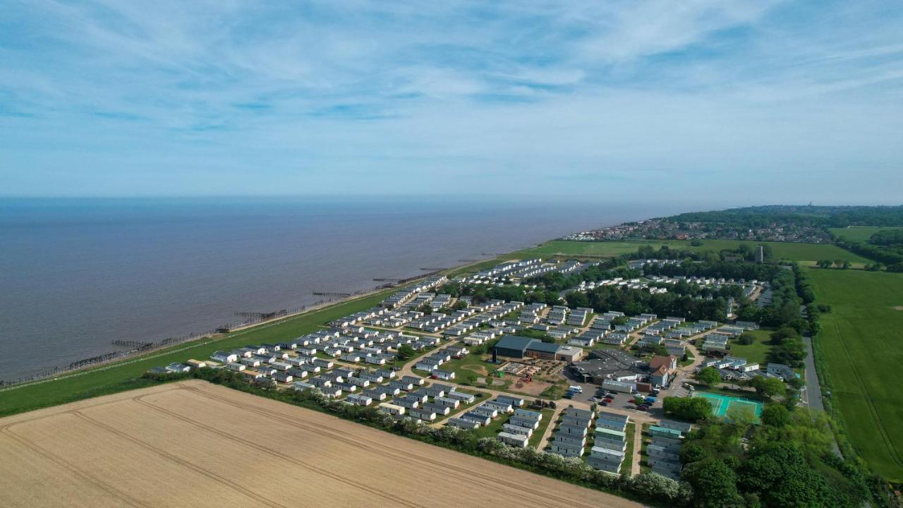 Beautiful Lodge With Full Sea Views At Broadland Sands In Suffolk Ref 20235Bs Hopton on Sea Exterior foto