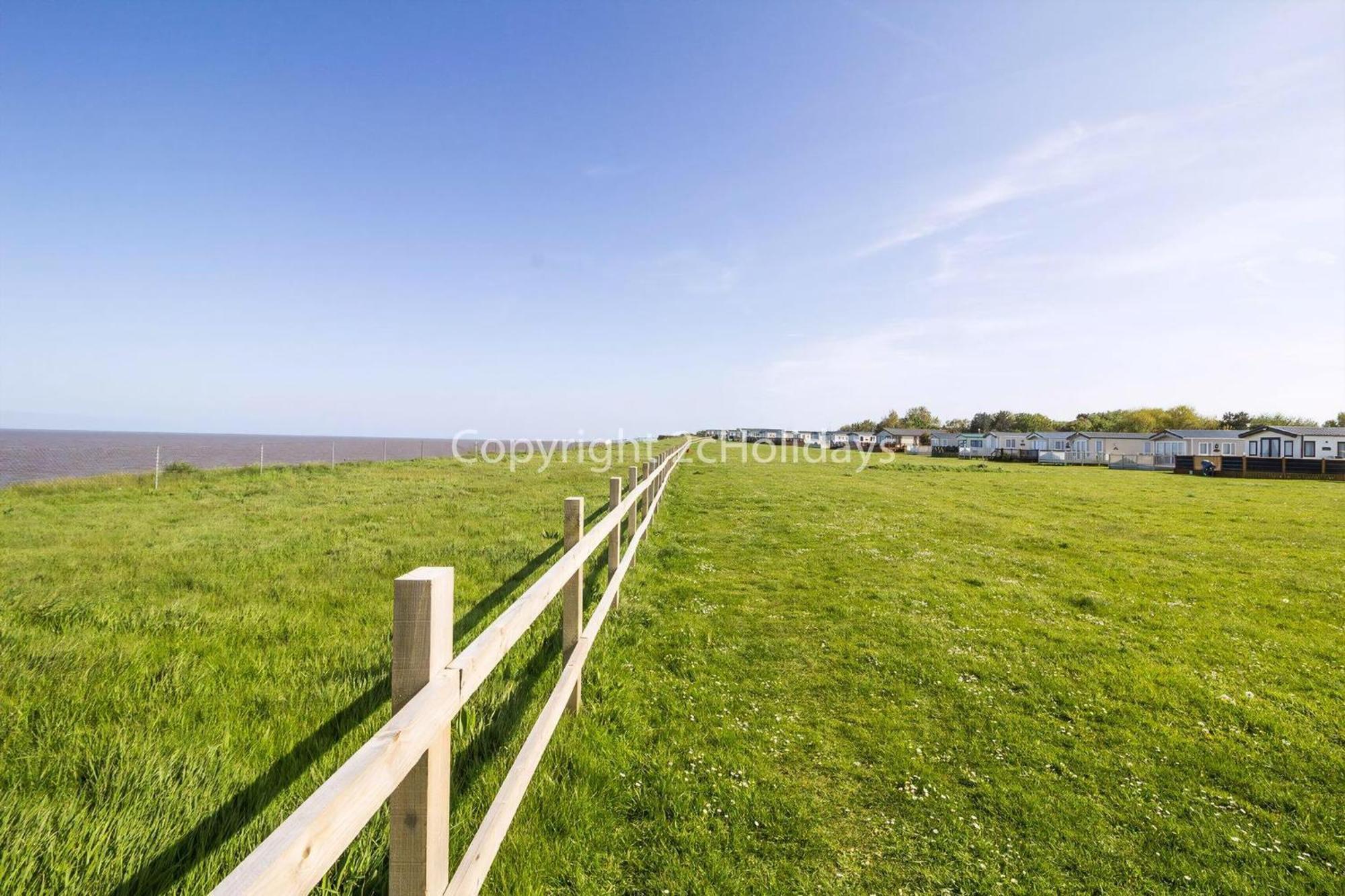 Beautiful Lodge With Full Sea Views At Broadland Sands In Suffolk Ref 20235Bs Hopton on Sea Exterior foto