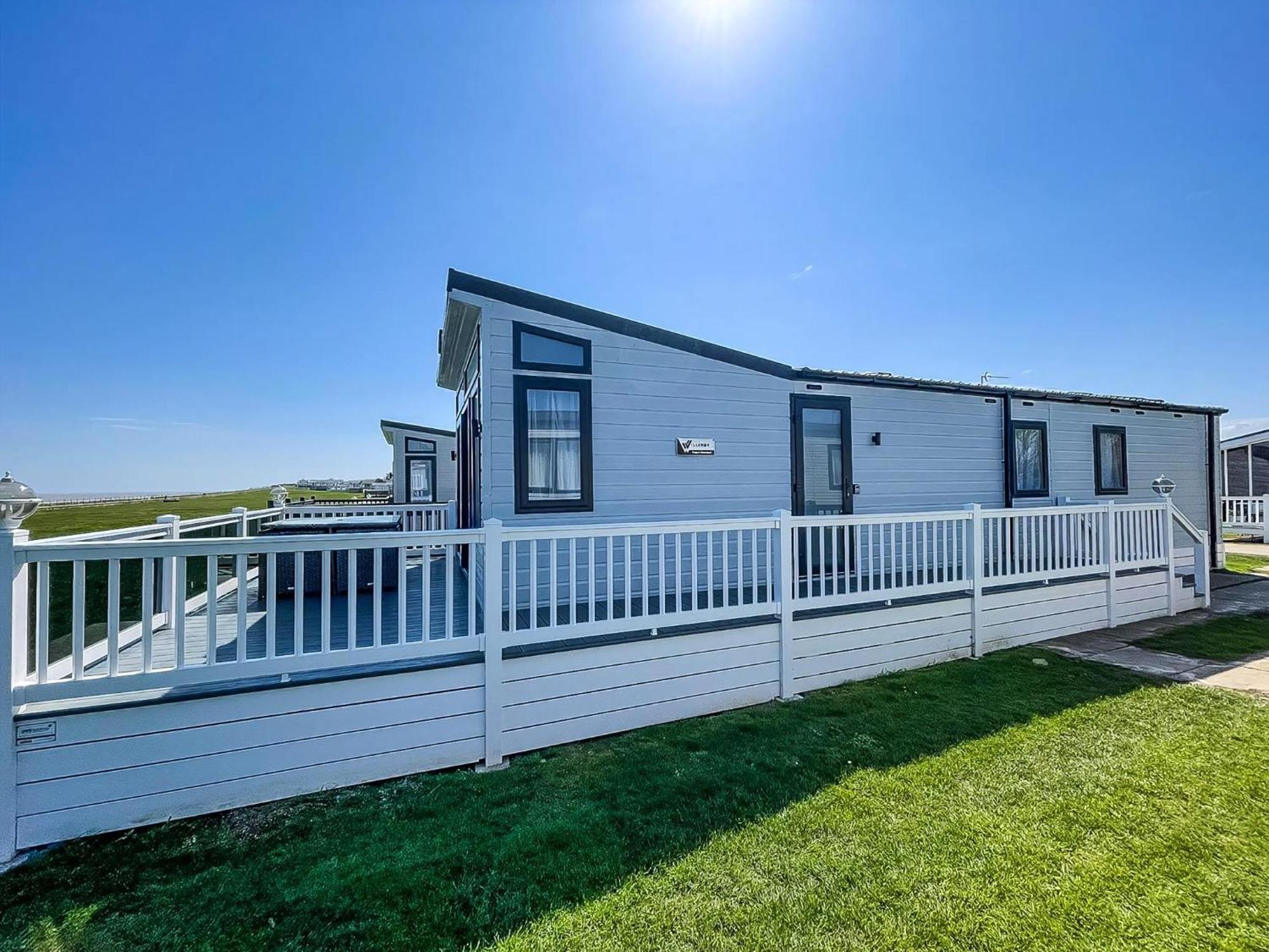 Beautiful Lodge With Full Sea Views At Broadland Sands In Suffolk Ref 20235Bs Hopton on Sea Exterior foto
